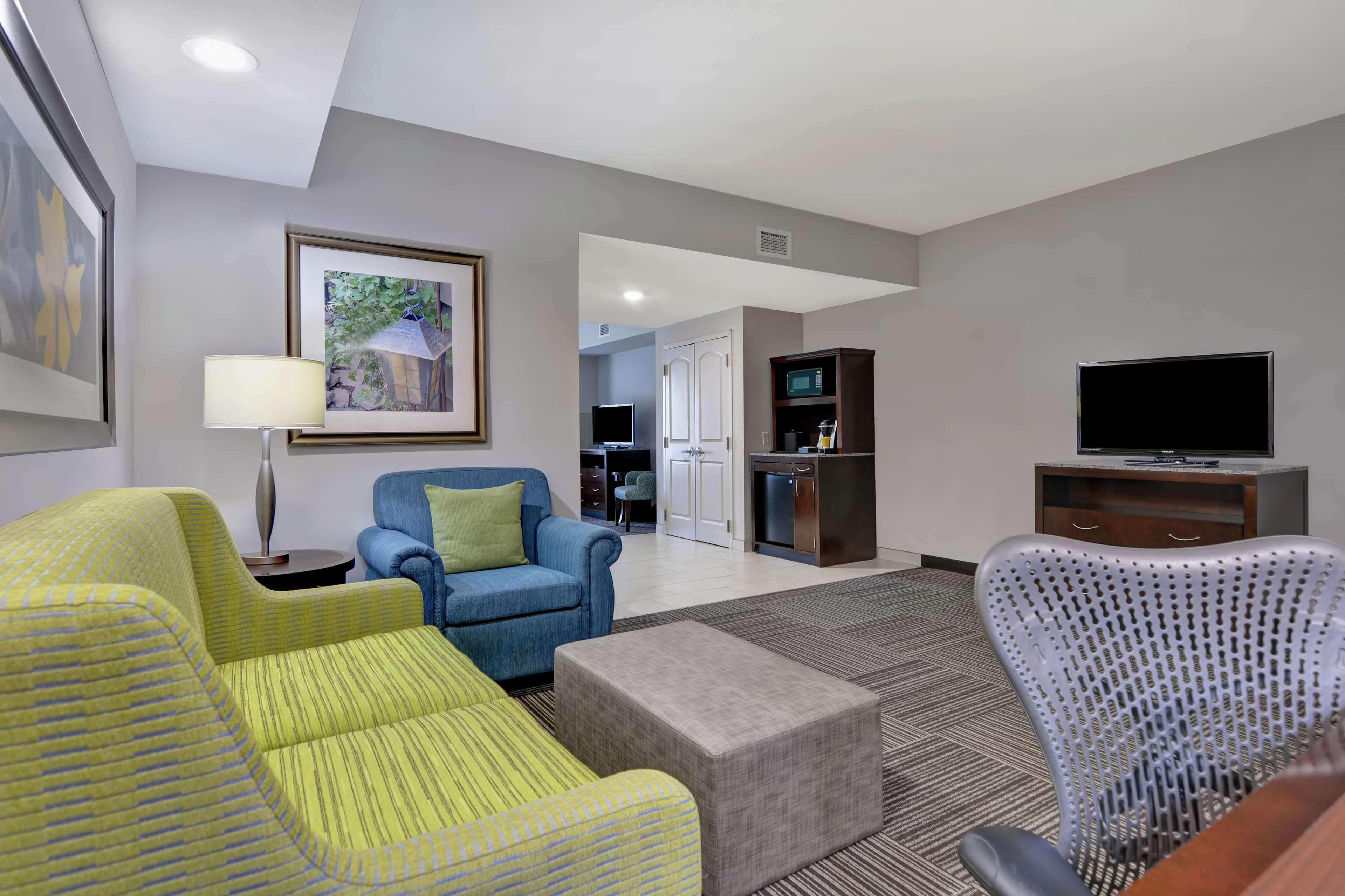 Hilton Garden Inn And Fayetteville Convention Center Bagian luar foto