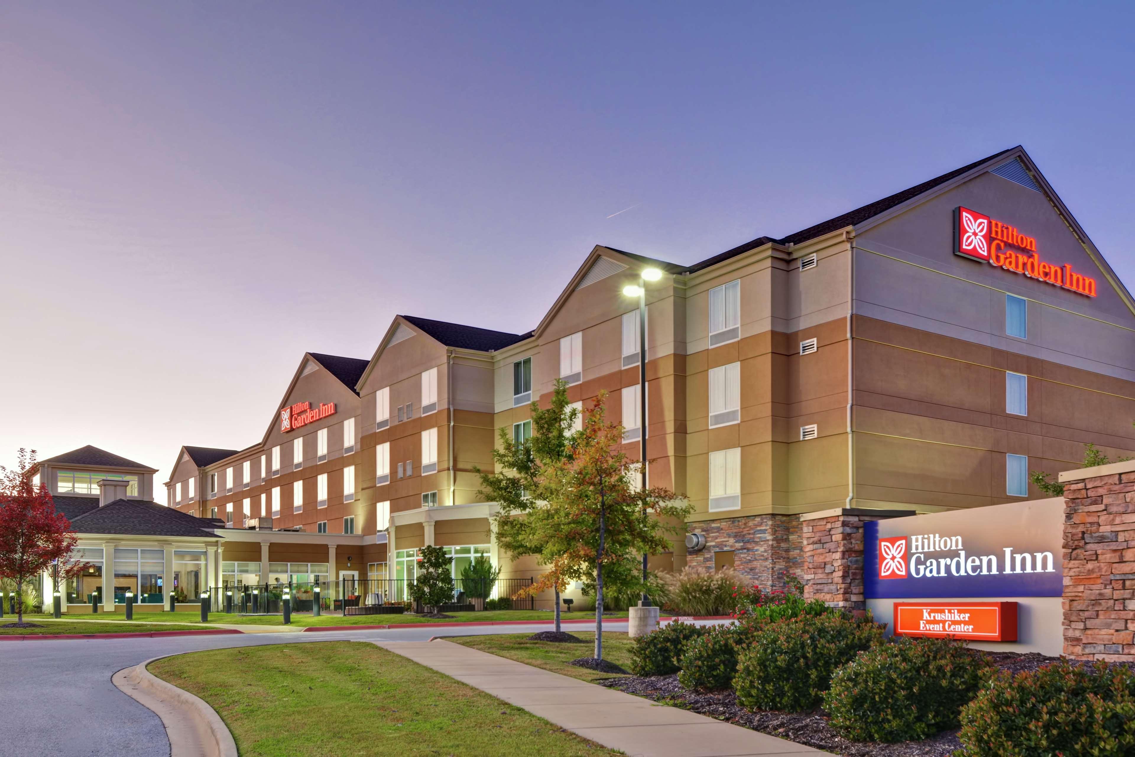 Hilton Garden Inn And Fayetteville Convention Center Bagian luar foto