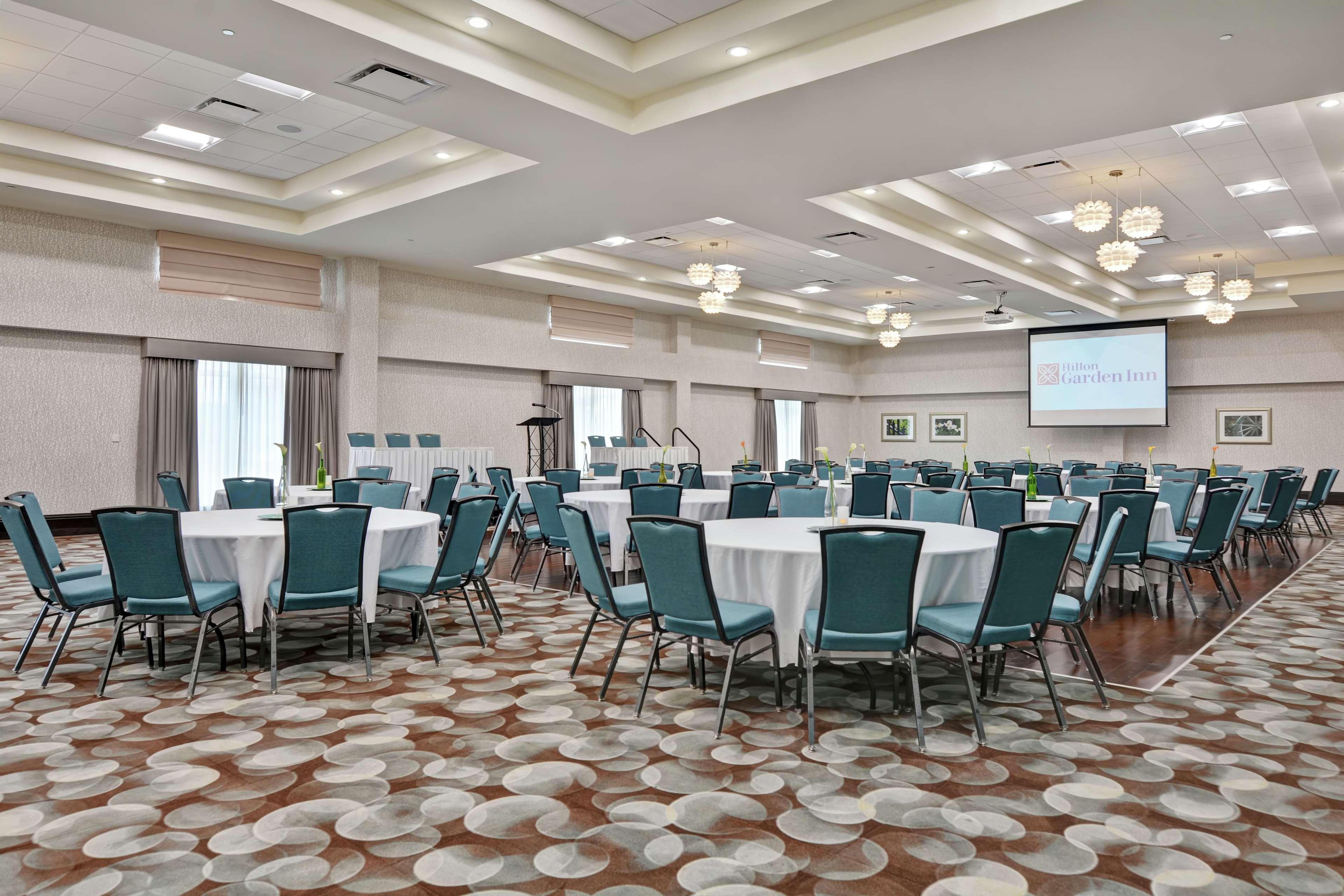 Hilton Garden Inn And Fayetteville Convention Center Bagian luar foto