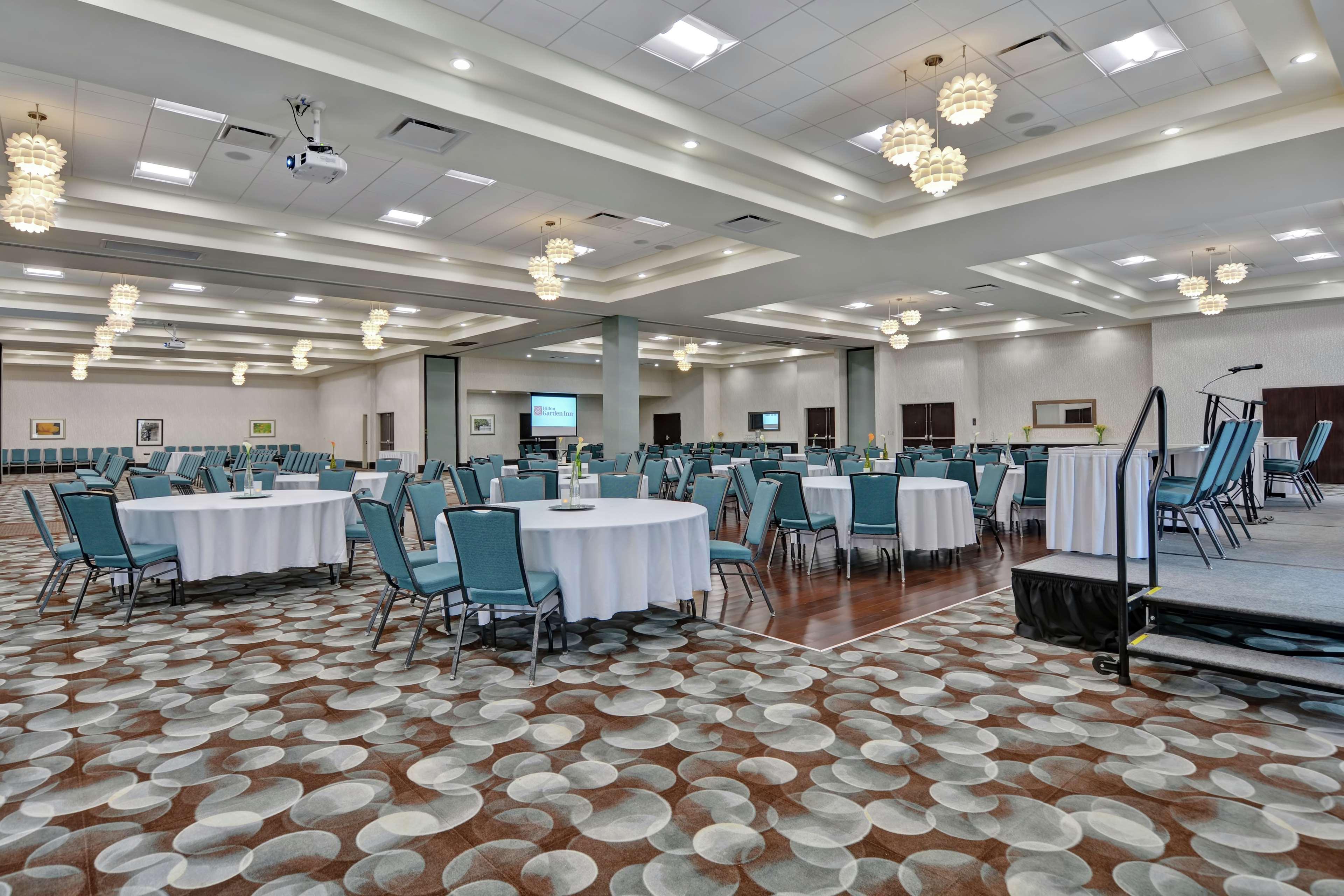 Hilton Garden Inn And Fayetteville Convention Center Bagian luar foto