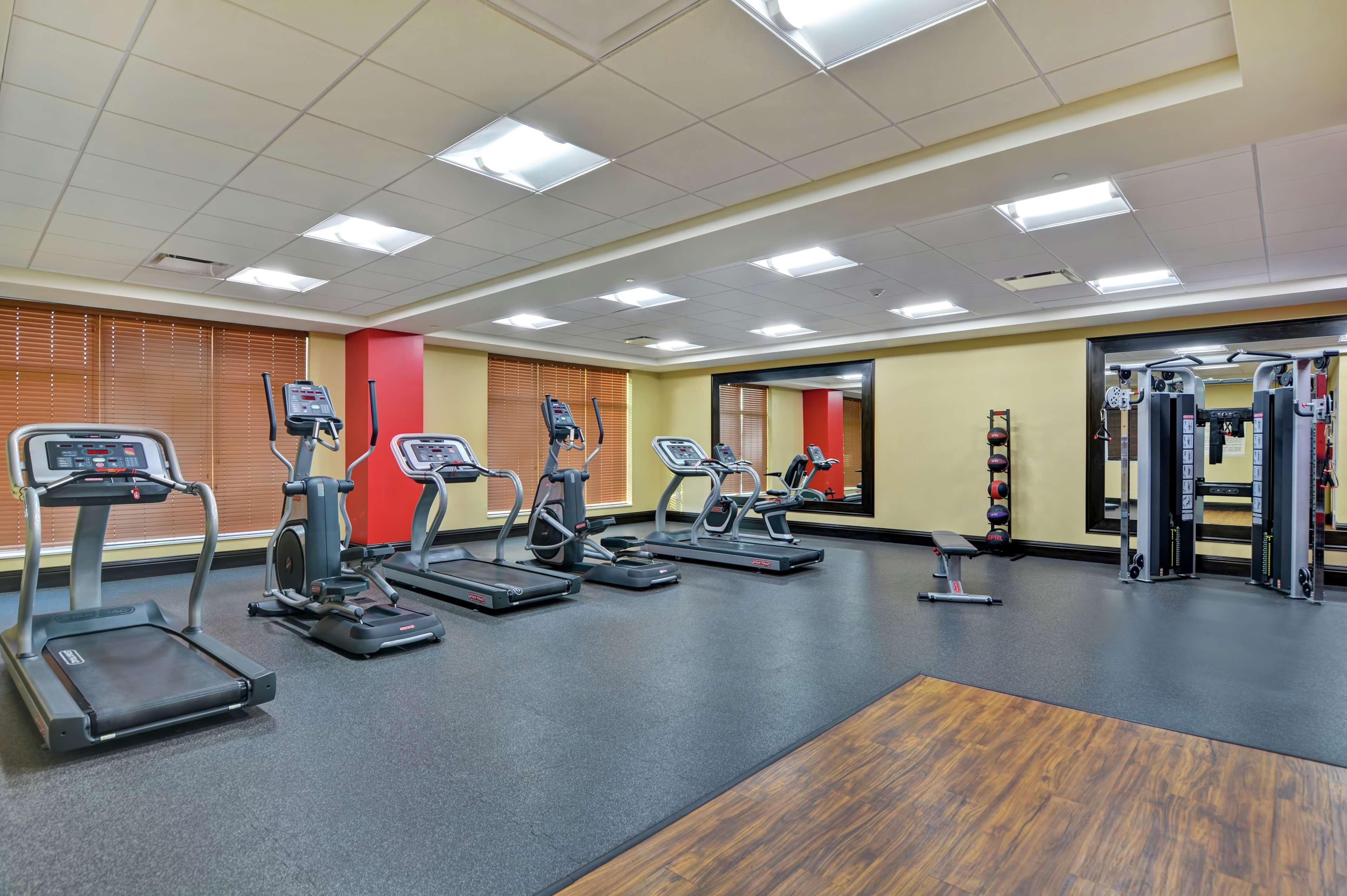 Hilton Garden Inn And Fayetteville Convention Center Bagian luar foto