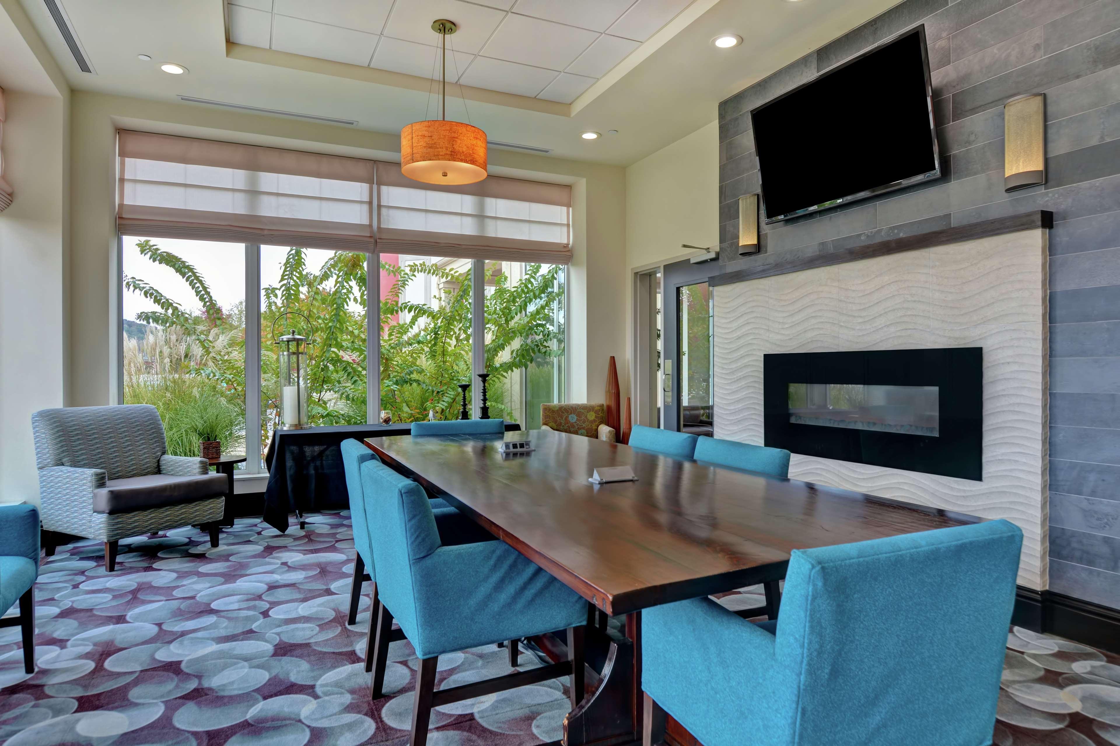 Hilton Garden Inn And Fayetteville Convention Center Bagian luar foto