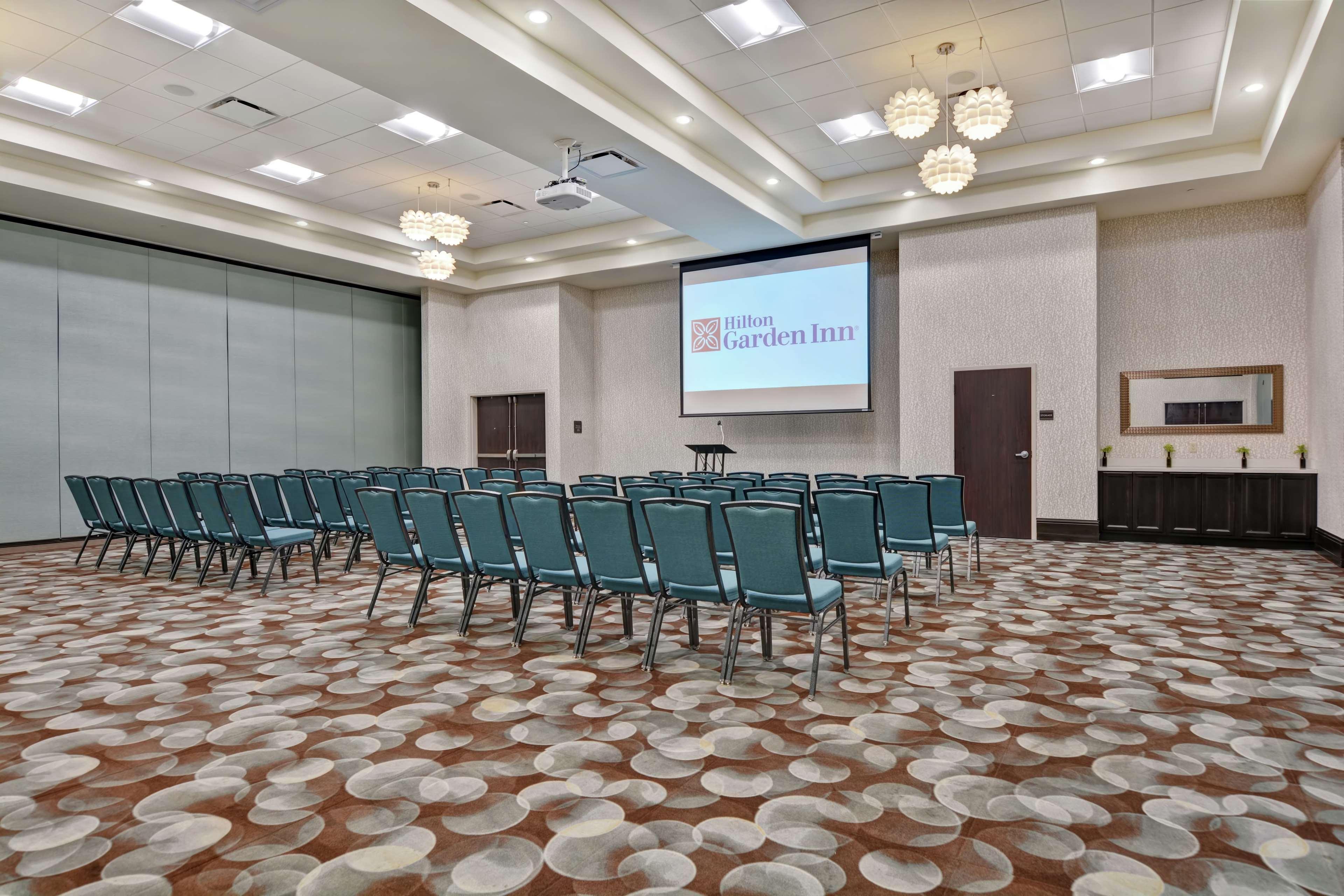 Hilton Garden Inn And Fayetteville Convention Center Bagian luar foto