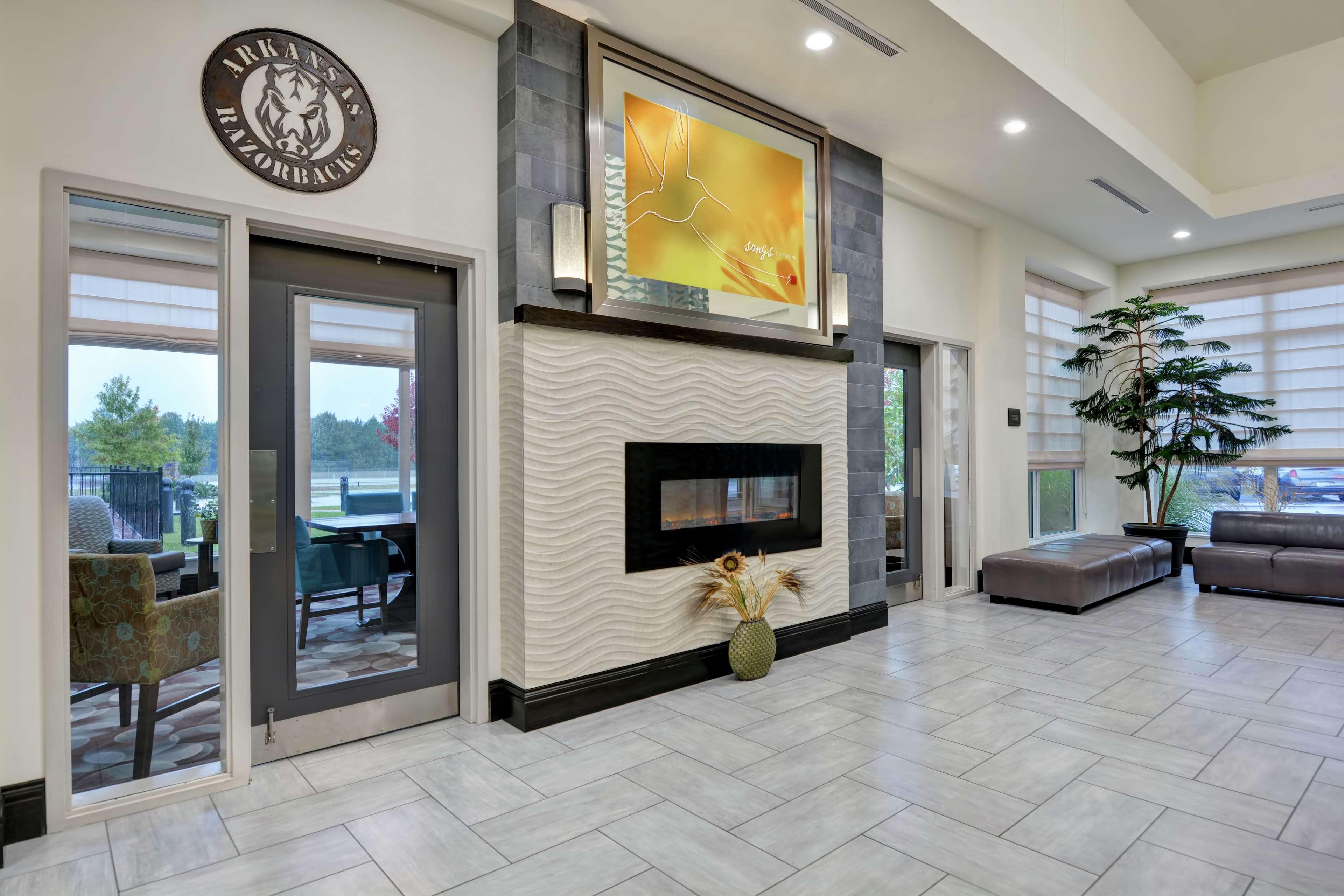 Hilton Garden Inn And Fayetteville Convention Center Bagian luar foto