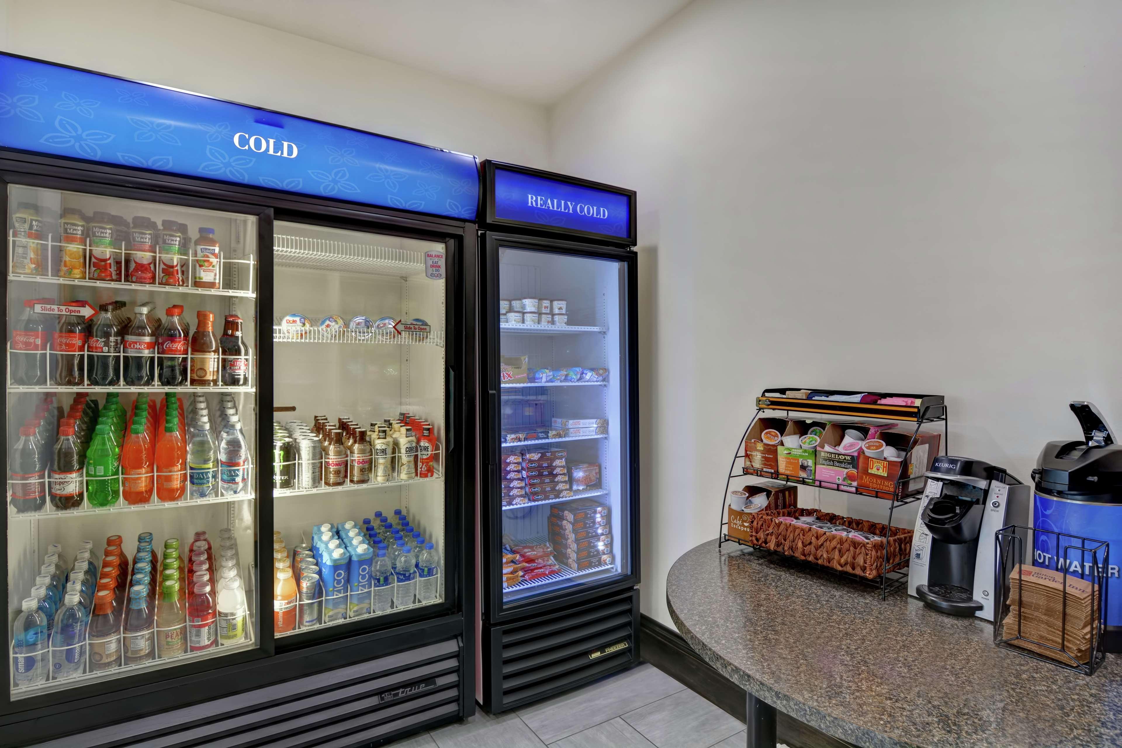 Hilton Garden Inn And Fayetteville Convention Center Bagian luar foto