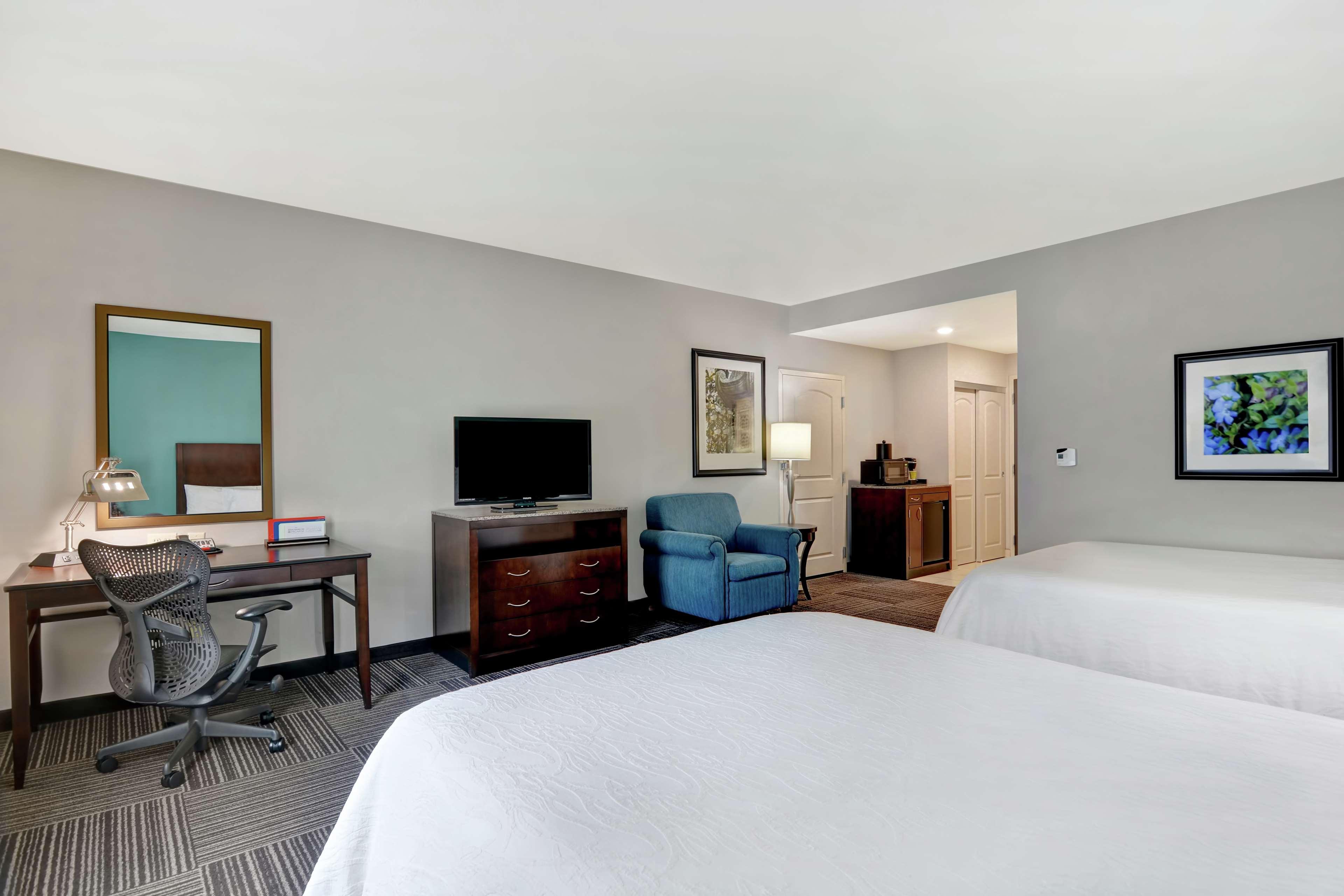 Hilton Garden Inn And Fayetteville Convention Center Bagian luar foto