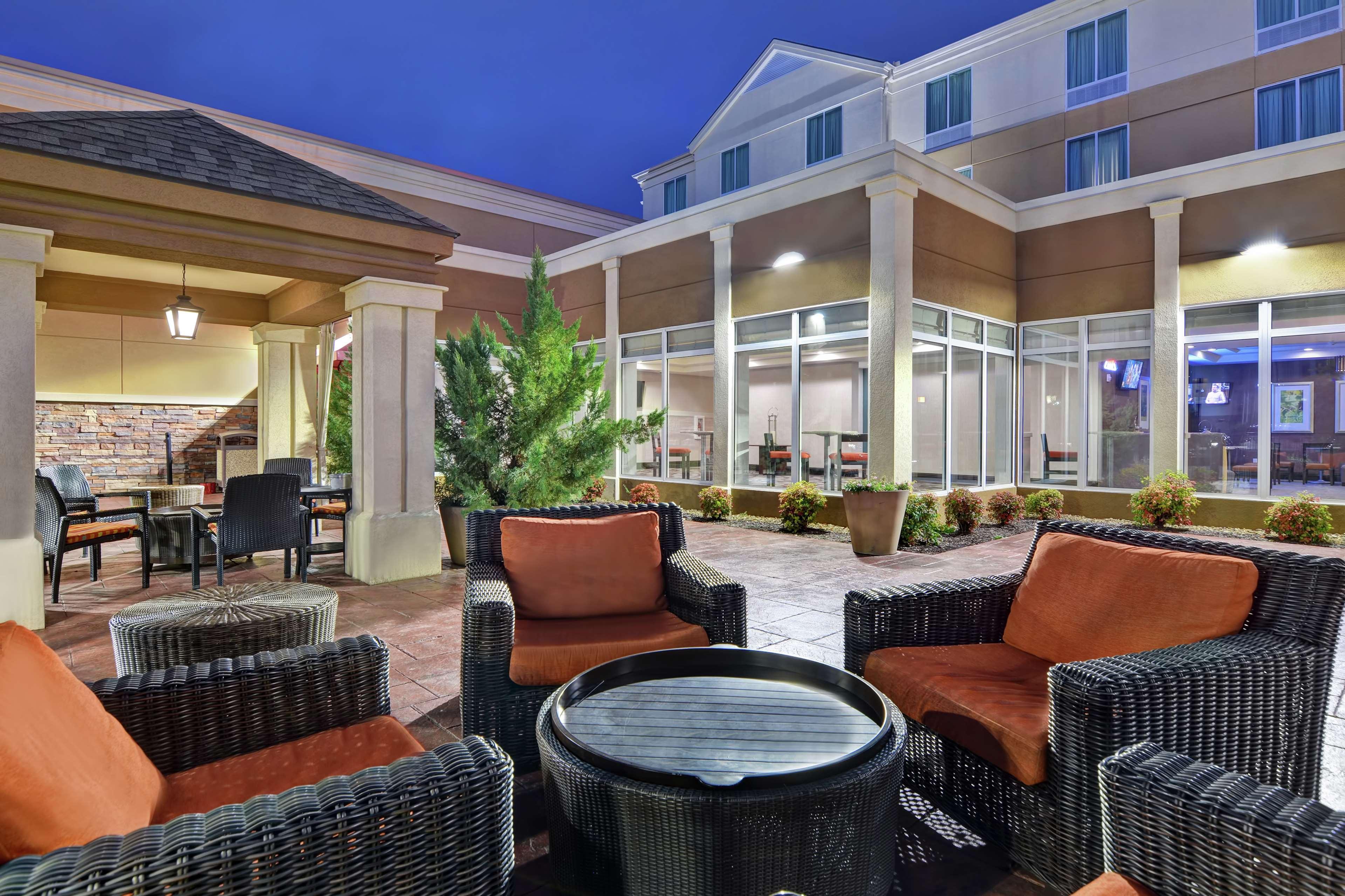 Hilton Garden Inn And Fayetteville Convention Center Bagian luar foto