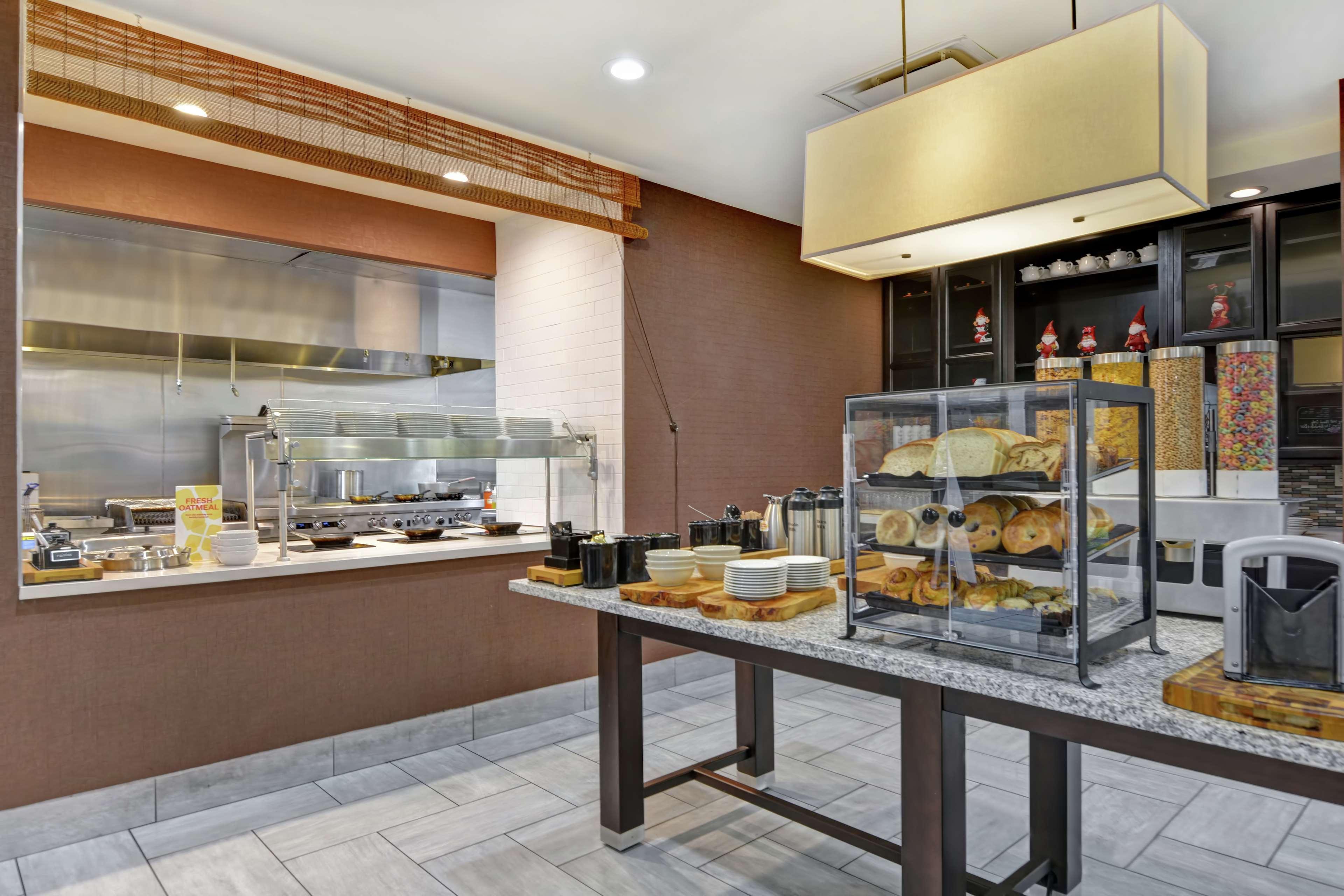 Hilton Garden Inn And Fayetteville Convention Center Bagian luar foto