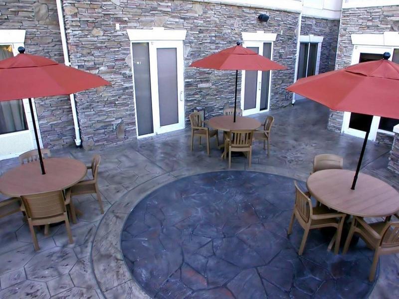 Hilton Garden Inn And Fayetteville Convention Center Bagian luar foto