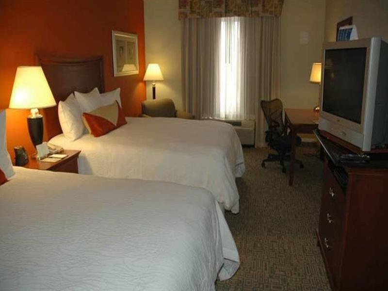 Hilton Garden Inn And Fayetteville Convention Center Bagian luar foto