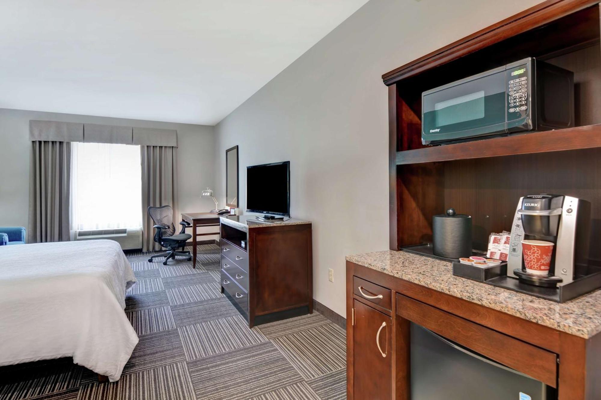 Hilton Garden Inn And Fayetteville Convention Center Bagian luar foto